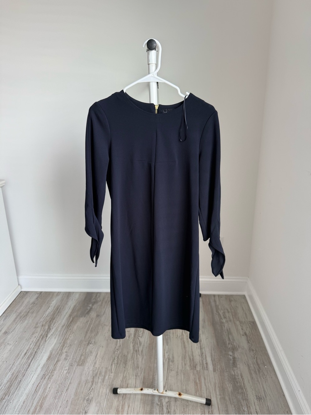 Women’s Navy Long-Sleeve Shift Dress - Classic Minimal Design